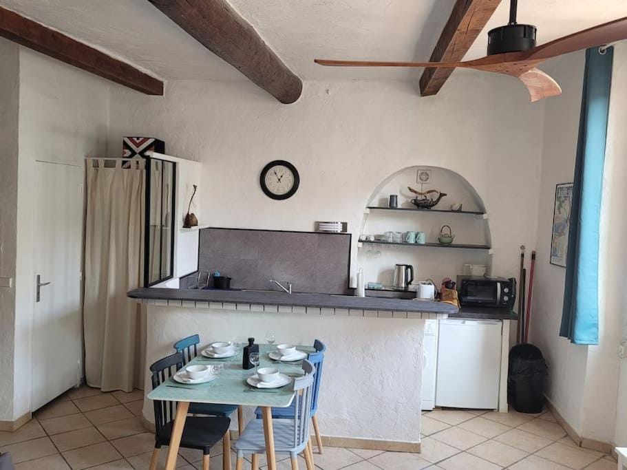 Dining area, minibar