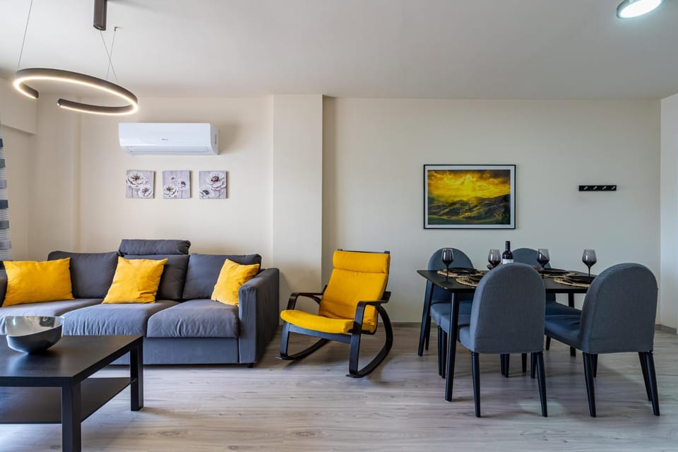 Living room, Seating area, Dining area
