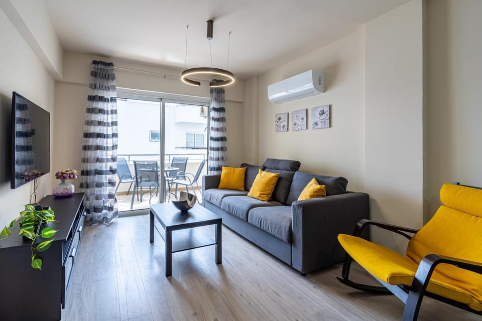 TV and multimedia, Living room, Seating area, air conditioner