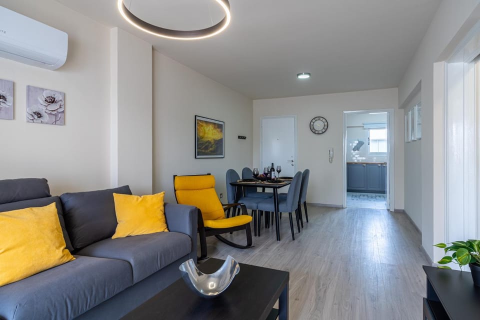 Living room, Seating area, Dining area, air conditioner