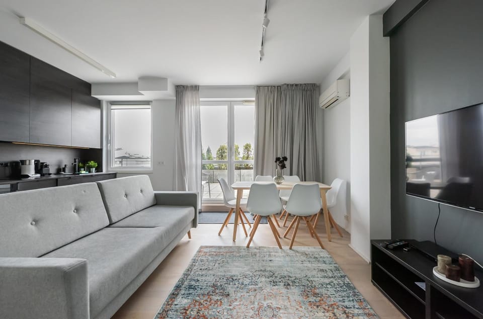 TV and multimedia, Kitchen or kitchenette, Living room, Seating area, Dining area