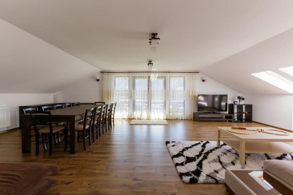 TV and multimedia, Living room, Dining area