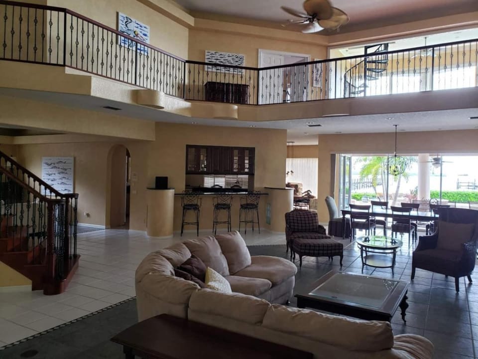 Big House on the Myakka Sleeps 12, Heated PoolSpa House in Gulf Cove