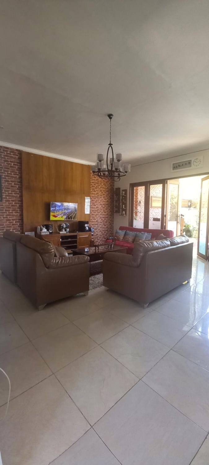Living room, Photo of the whole room
