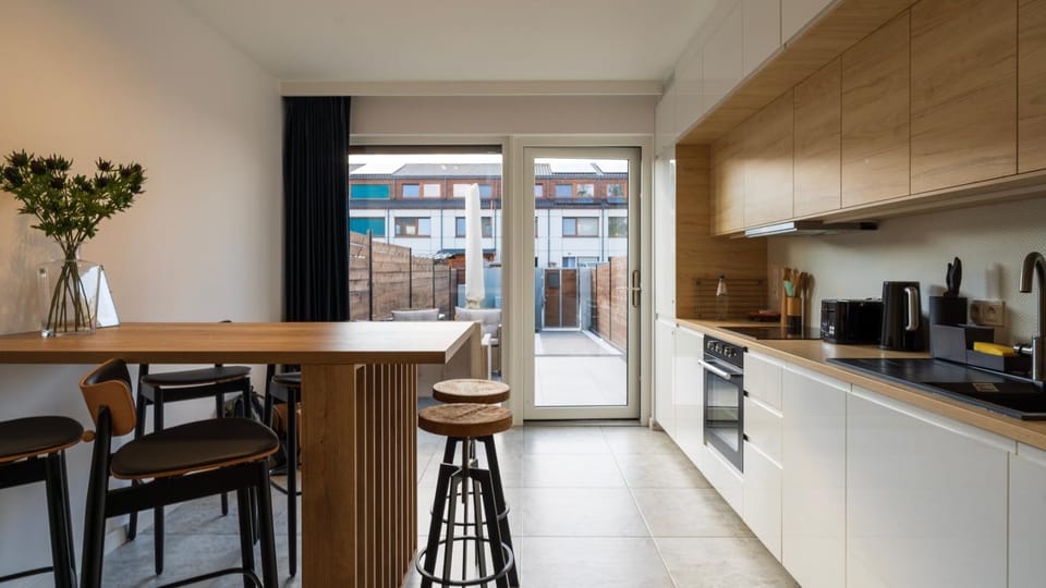 Kitchen or kitchenette, Dining area, dishwasher, stove, kitchen