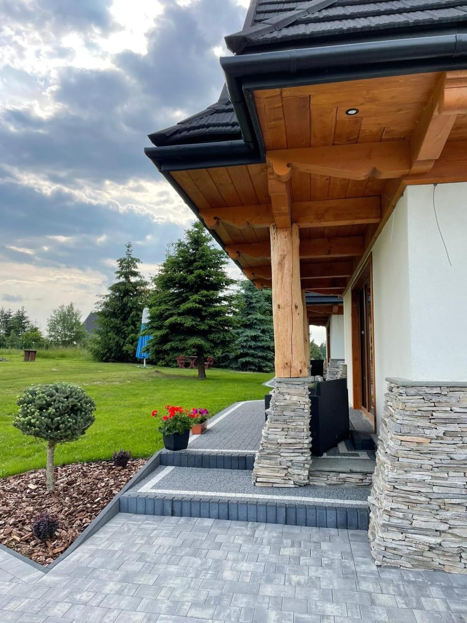 Property building, Spring, Day, Garden view
