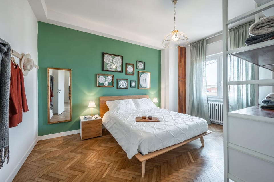 Bed, Photo of the whole room, Bedroom, young children, cot, hair dresser, wardrobe