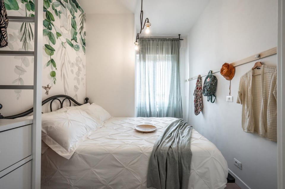 Bed, Photo of the whole room, Bedroom, hair dresser, wardrobe