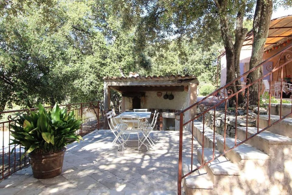 BBQ facilities, Dining area