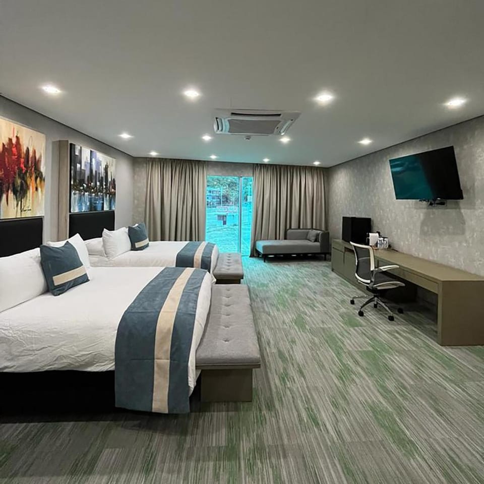 Bed, TV and multimedia, Photo of the whole room, Bedroom, air conditioner