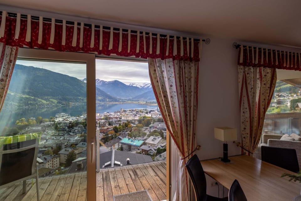 View (from property/room), Dining area, Lake view, Time of day