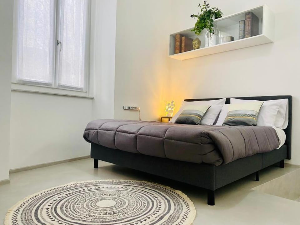 Bed, Photo of the whole room