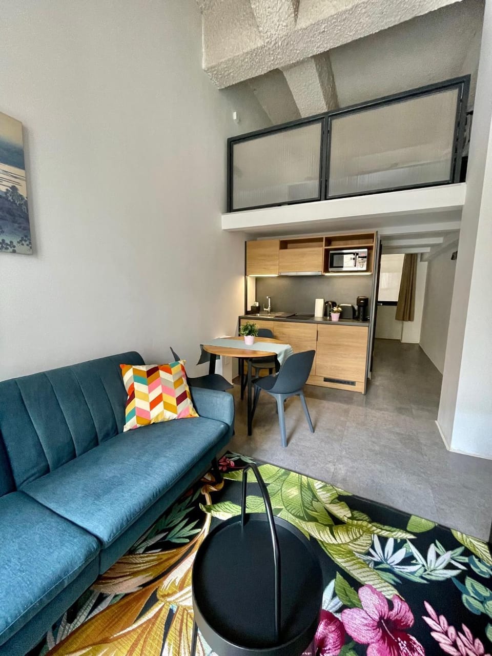 Kitchen or kitchenette, Dining area, minibar