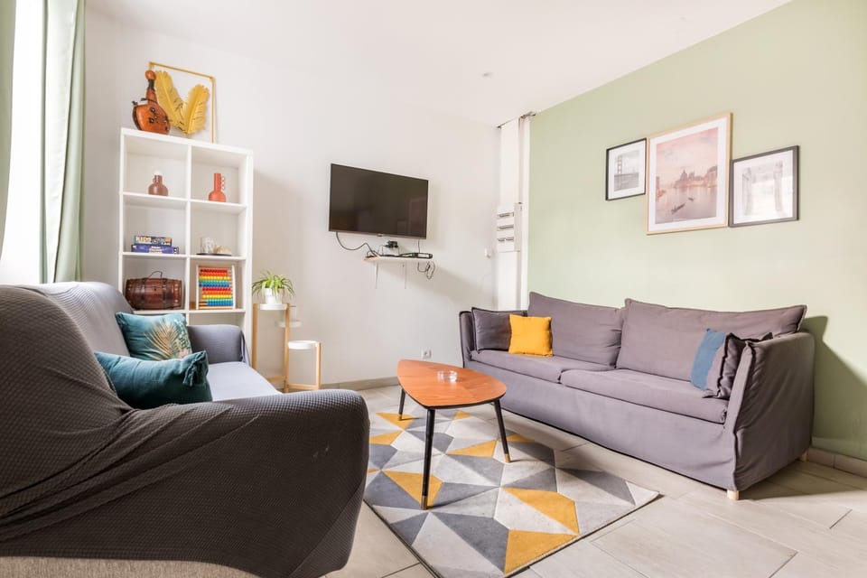 Communal lounge/ TV room, TV and multimedia, Living room, Seating area, Evening entertainment