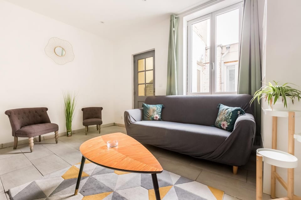 Living room, Seating area