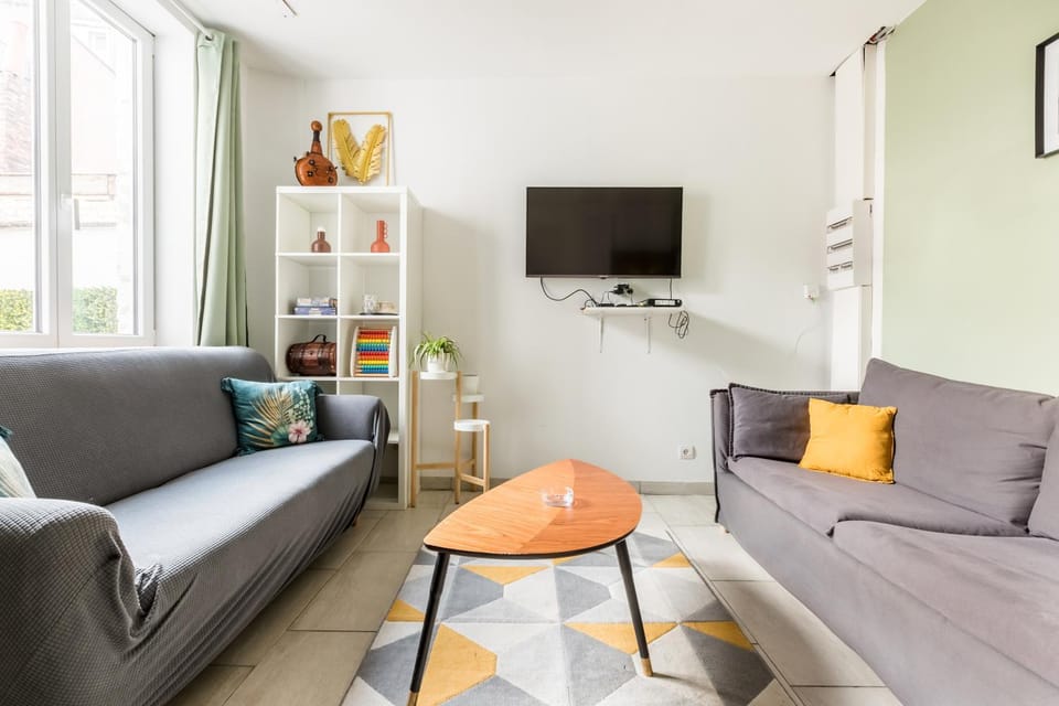 Communal lounge/ TV room, TV and multimedia, Living room, Seating area, Evening entertainment