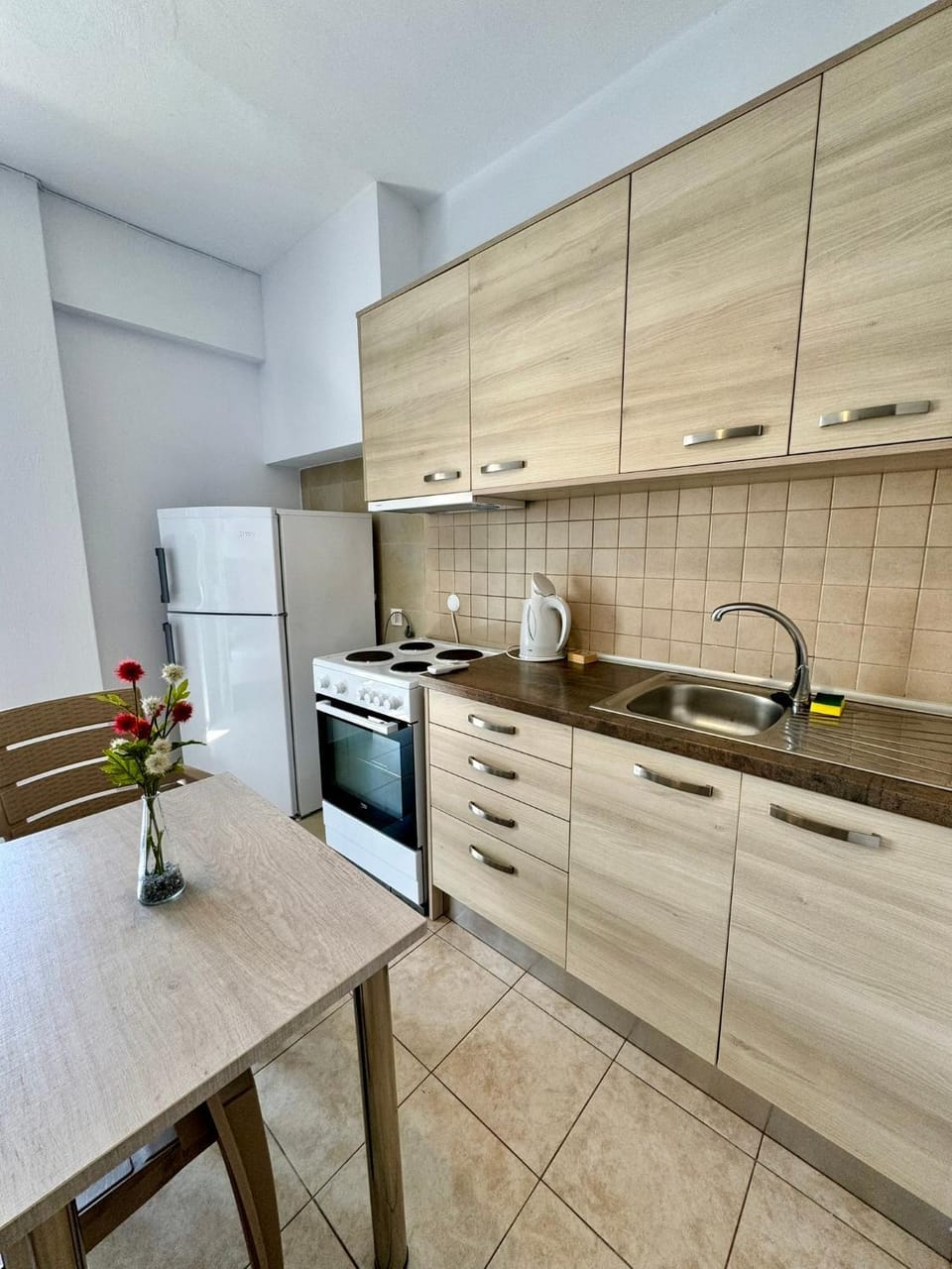 Dining area, kitchen