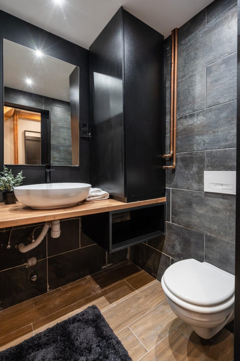 Shower, Toilet, Bathroom, Decorative detail, bidet, towels