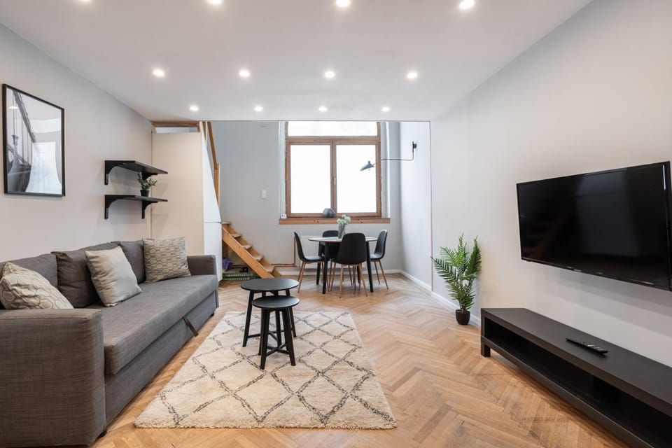 Communal lounge/ TV room, TV and multimedia, View (from property/room), View (from property/room), Living room, Photo of the whole room, Decorative detail, Decorative detail, Seating area, Dining area, Evening entertainment