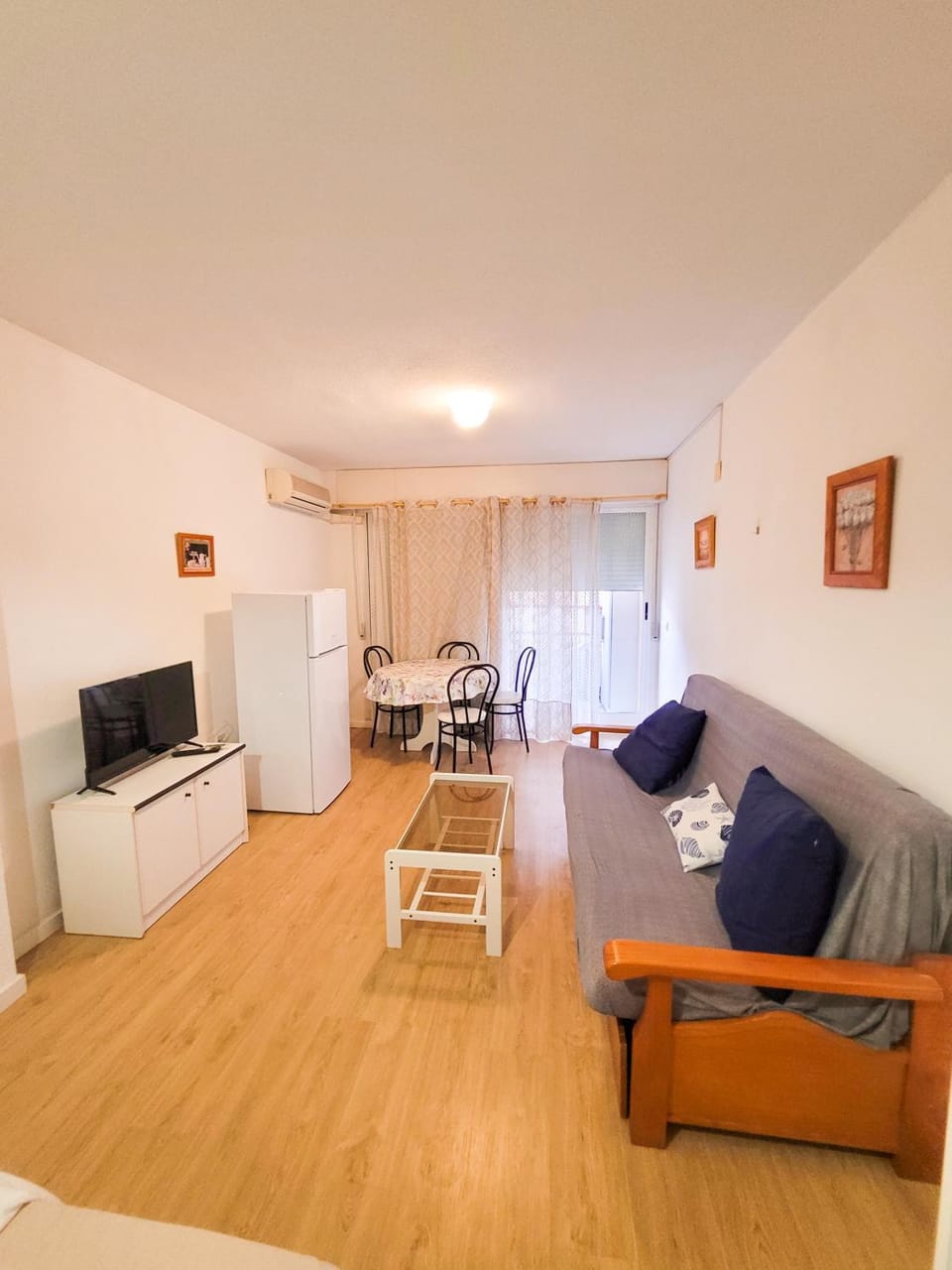 Communal lounge/ TV room, TV and multimedia, Living room, Seating area, Dining area, Evening entertainment