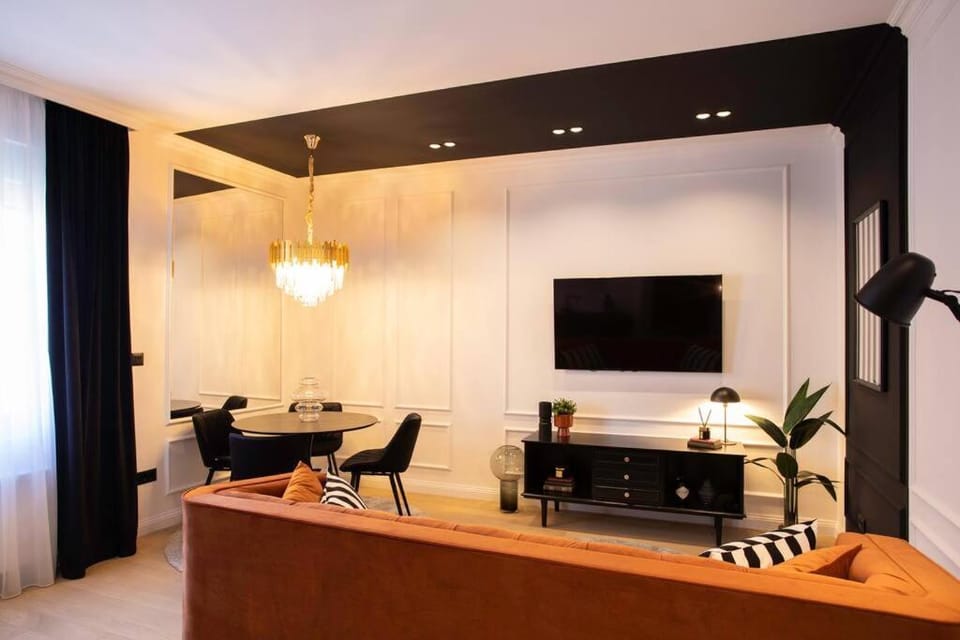 Living room, Seating area, Dining area, Evening entertainment