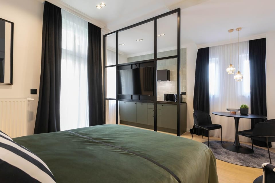 Photo of the whole room, kitchen