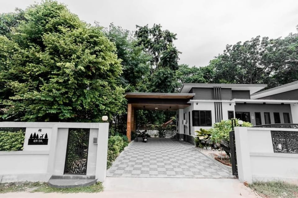 Property building, Garden, Garden view