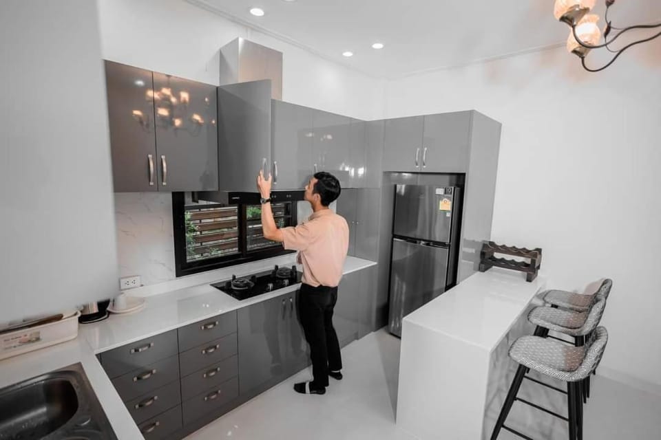 dishwasher, minibar, oven