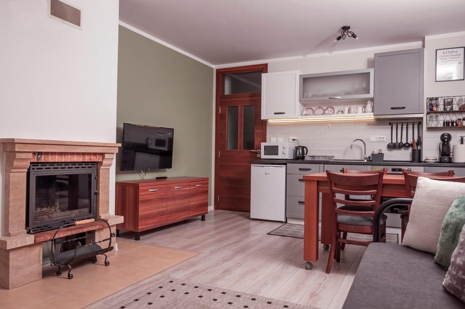 Kitchen or kitchenette, Living room, Dining area, flat iron