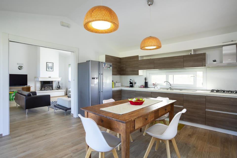 Kitchen or kitchenette, Dining area, dishwasher, pet friendly, stove