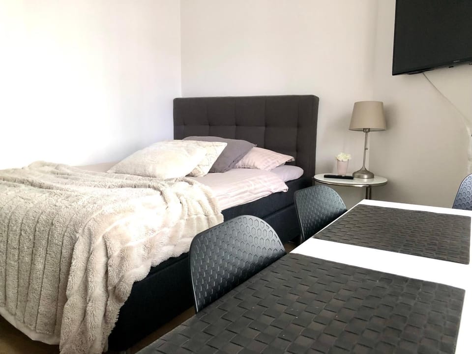 Bed, Photo of the whole room, Bedroom