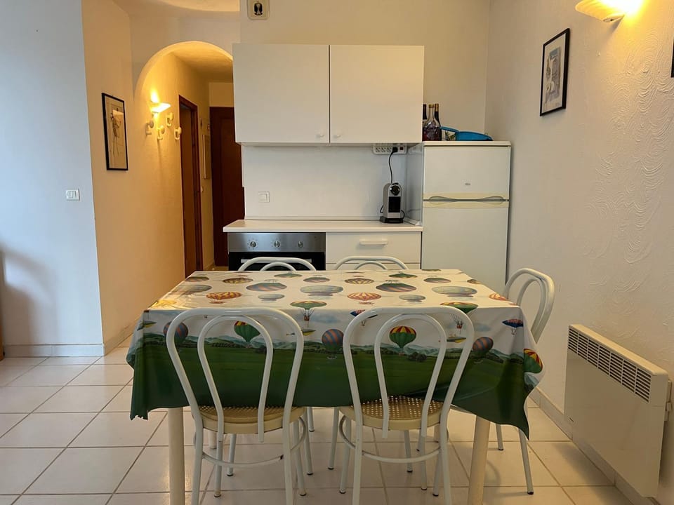 Dining area, pet friendly