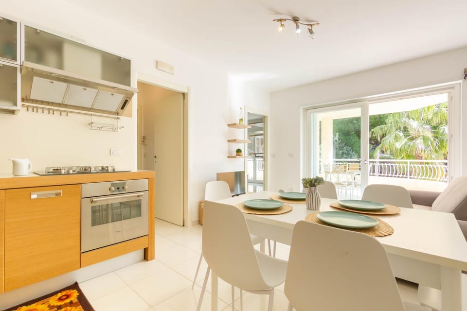 Living room, Dining area, dishwasher