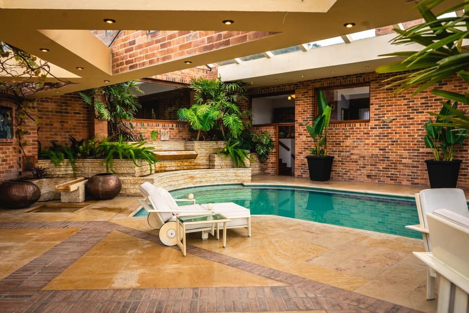 Swimming pool, sunbed