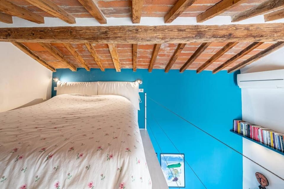 Bed, Library, Photo of the whole room, Bedroom