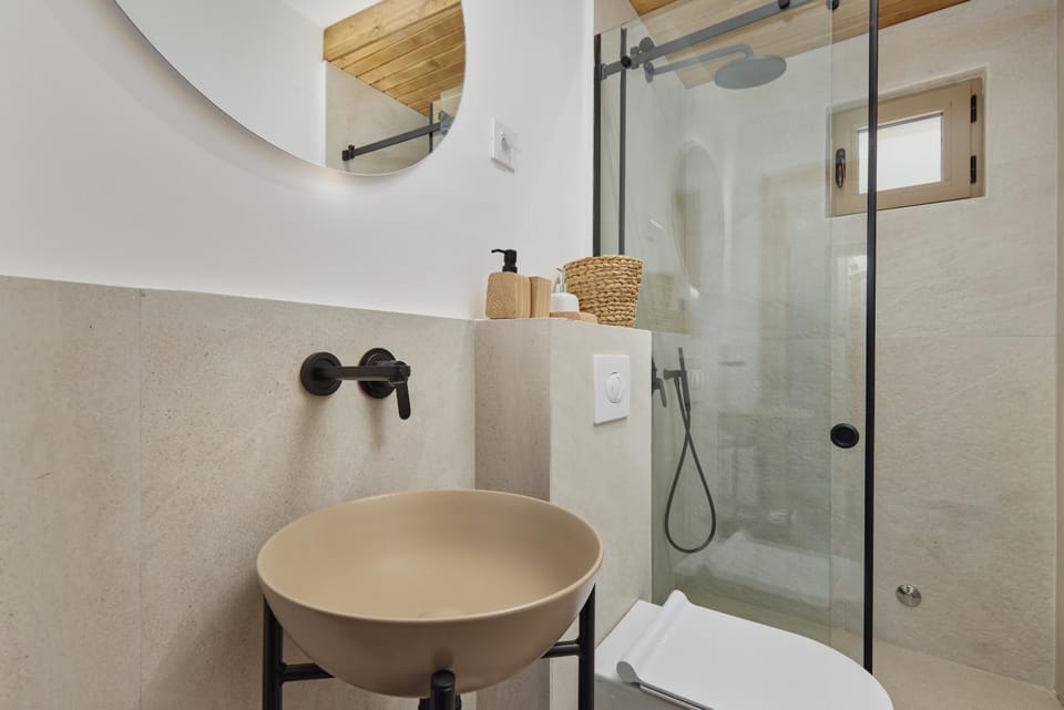 Shower, Toilet, Bathroom, towels