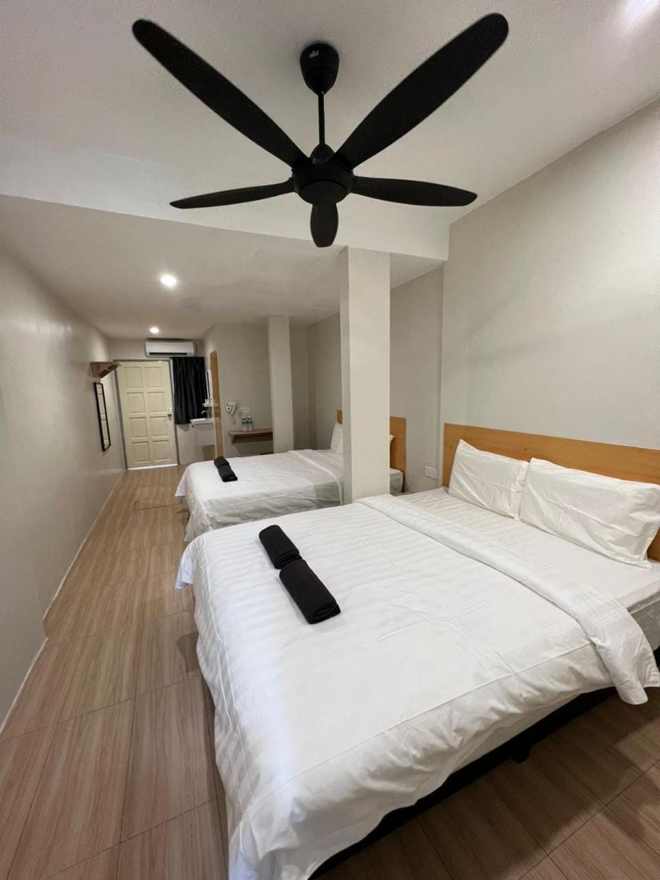 Bed, Photo of the whole room, Bedroom, fireplace