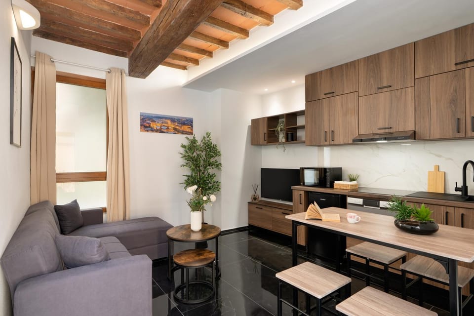 TV and multimedia, Kitchen or kitchenette, Living room, Seating area