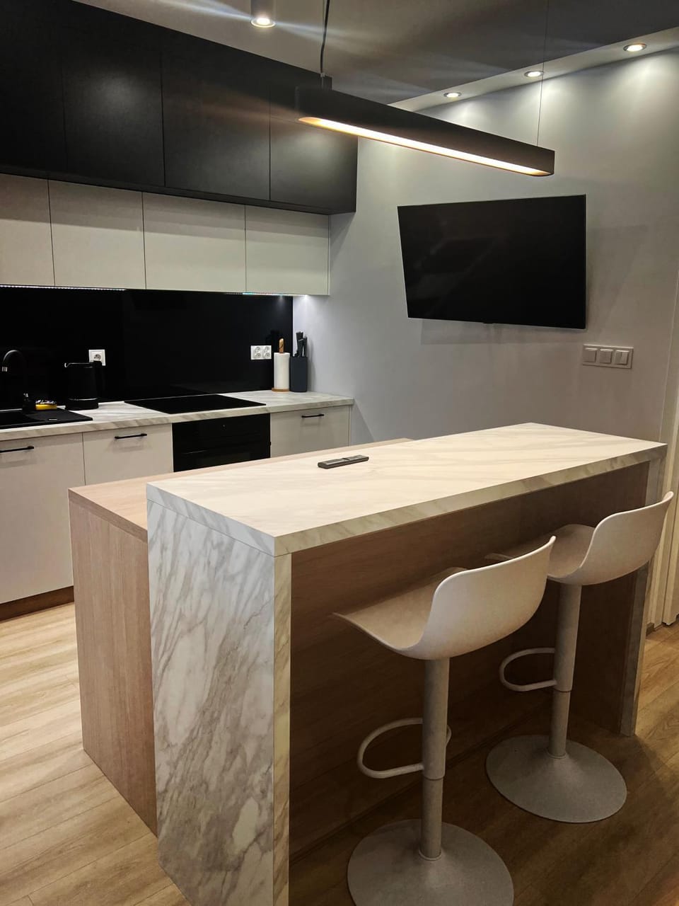 TV and multimedia, Kitchen or kitchenette, Dining area, stove