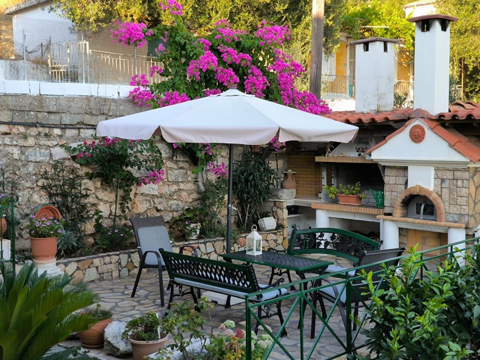 Property building, Patio, Day, Garden, Dining area, City view, Garden view, Sea view