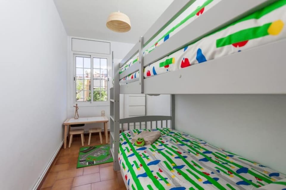 Bedroom, bunk bed