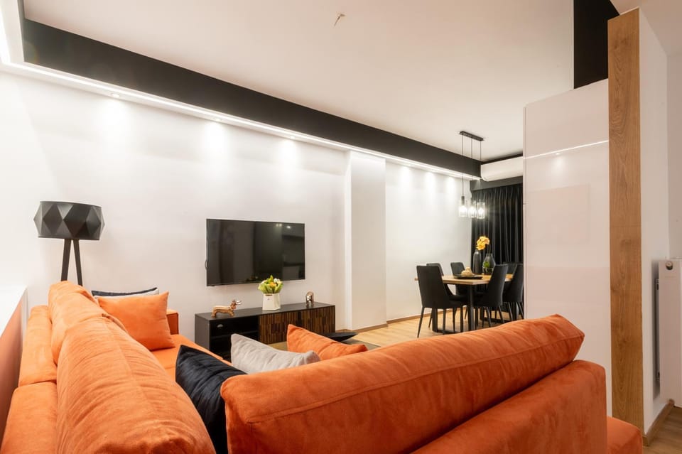 Communal lounge/ TV room, TV and multimedia, Living room, Seating area, Evening entertainment