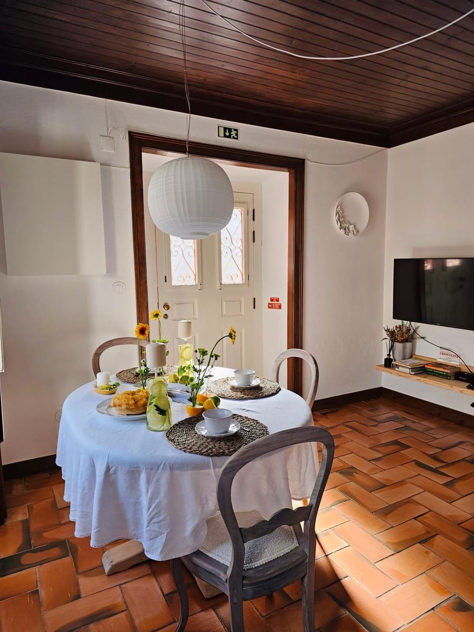 Casa do Pátio, casaspensadas House in Santarém District, Portugal