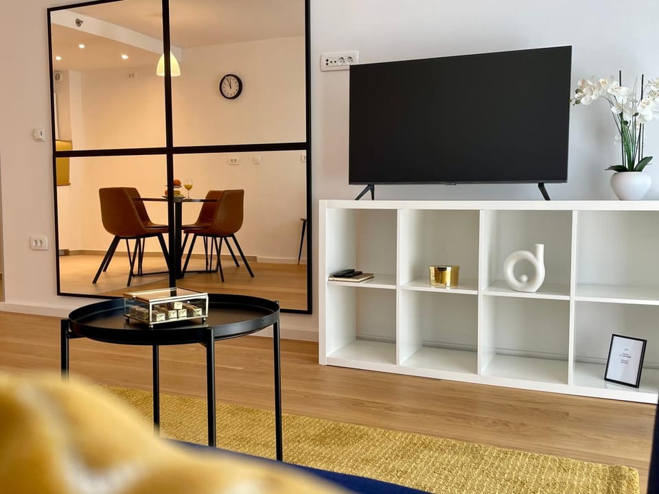 TV and multimedia, Living room, Seating area