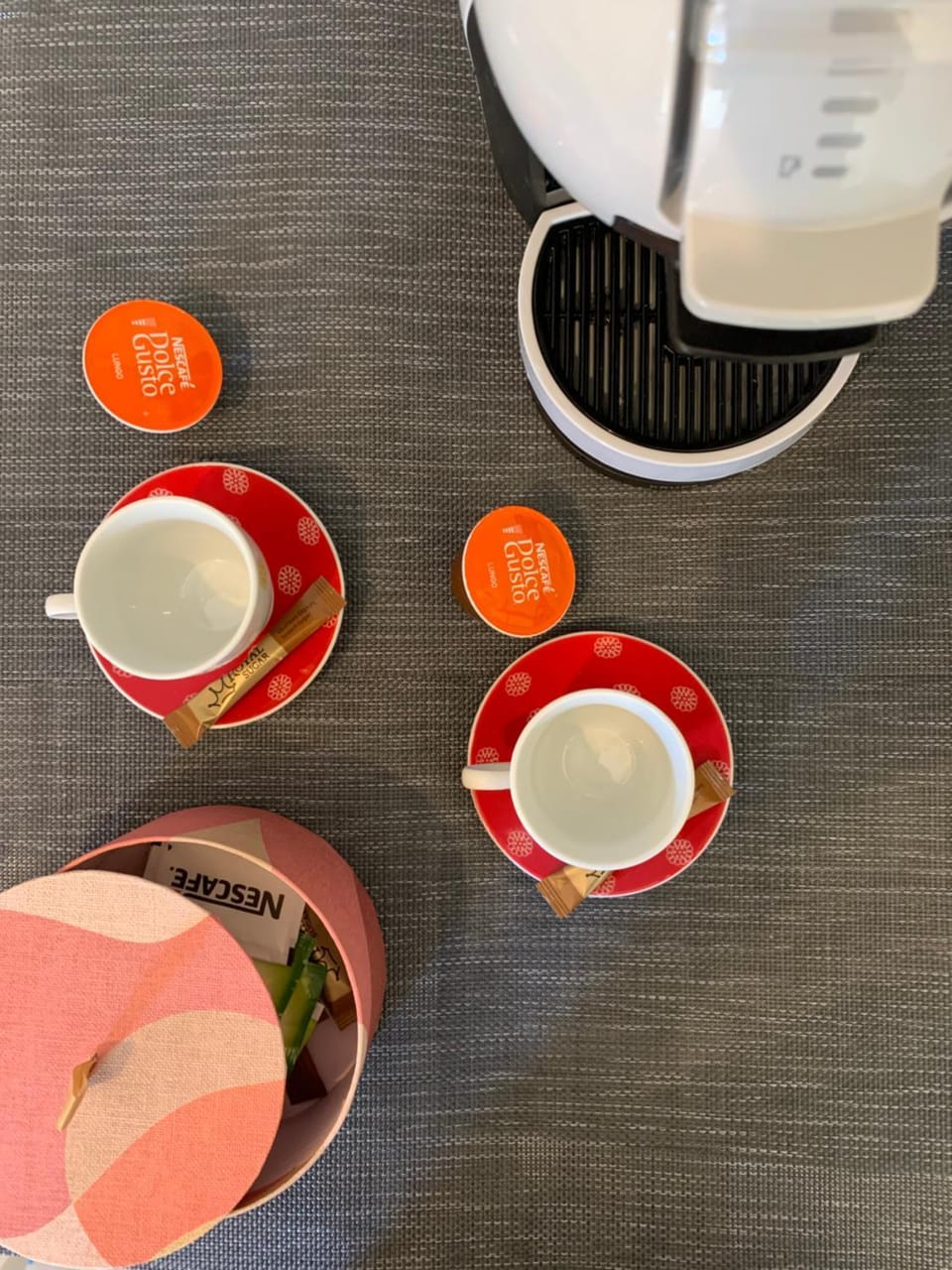 Coffee/tea facilities, Food and drinks, Food