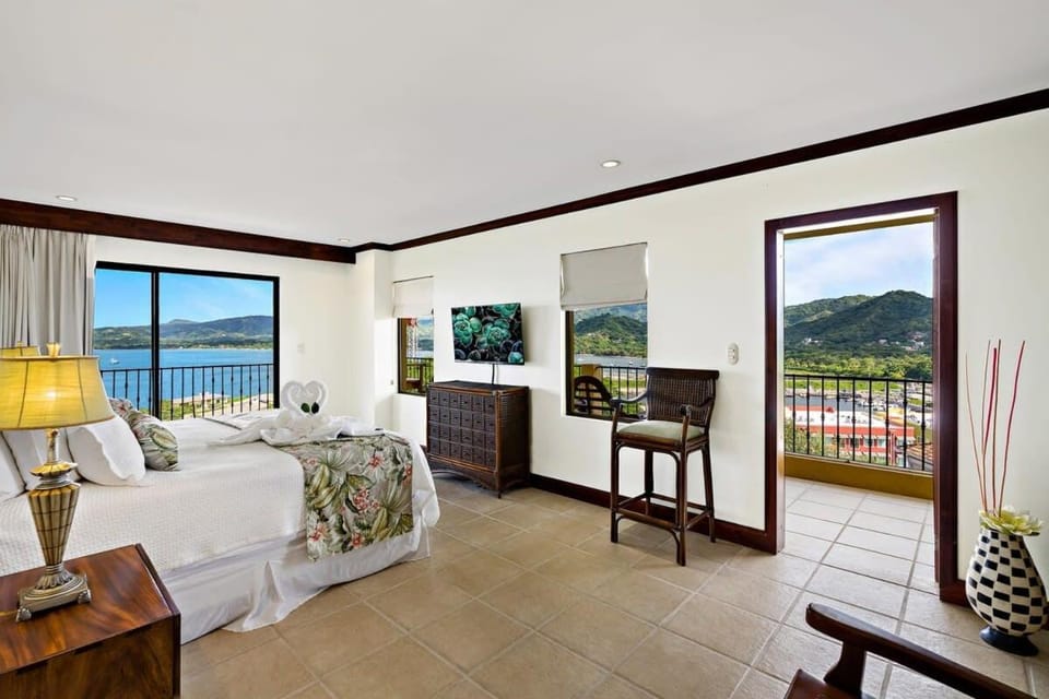 Remodeled Top-Floor Condo with Stunning Wrap-Around Balcony Offering Mountain, Ocean & Marina Views House in Playa Flamingo