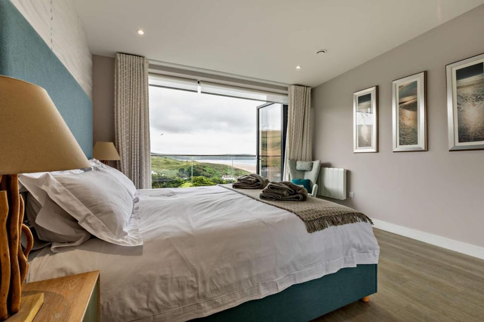 Bed, Natural landscape, Bedroom, towels