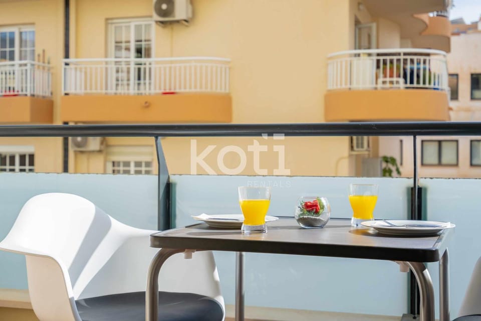 Koti Rentals - Santa Rosa Apartment in Fuengirola
