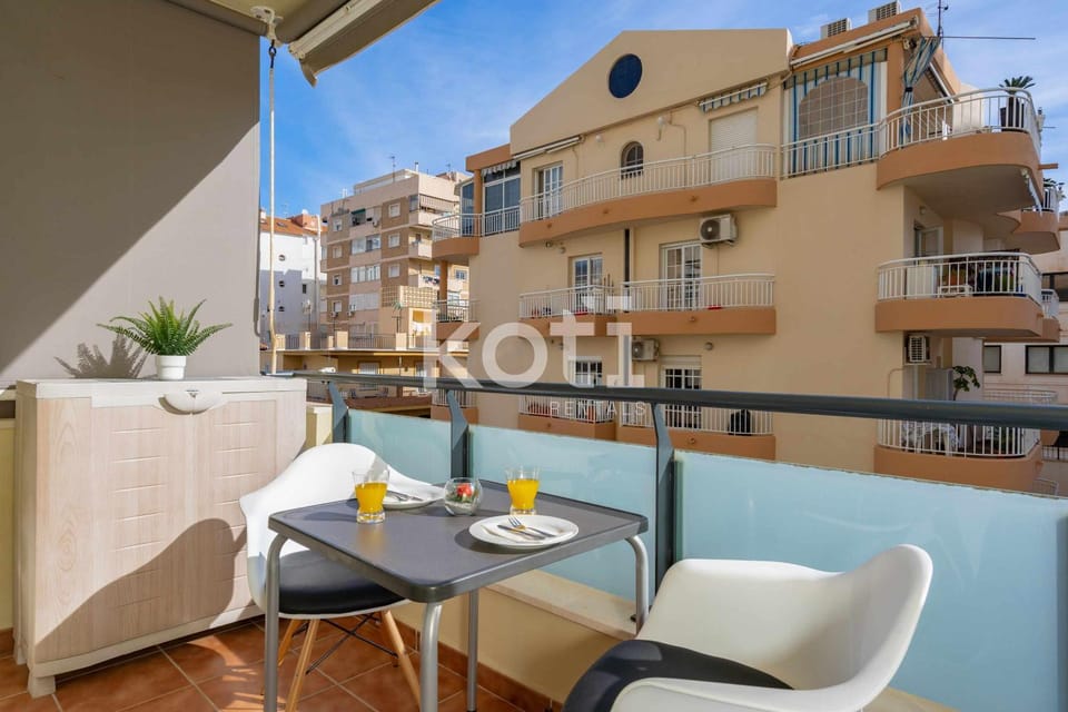 Koti Rentals - Santa Rosa Apartment in Fuengirola