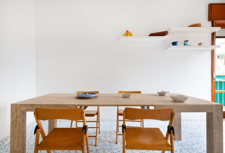 Seating area, Dining area